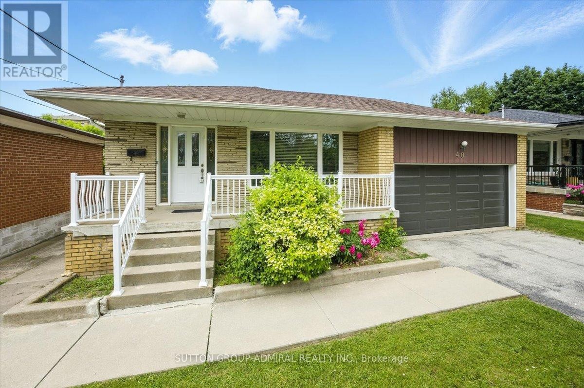 












40 MARATHON CRESCENT

,
Toronto (Newtonbrook West),




Ontario
M2R2L7


