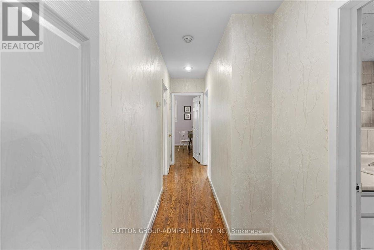 












40 MARATHON CRESCENT

,
Toronto (Newtonbrook West),




Ontario
M2R2L7

