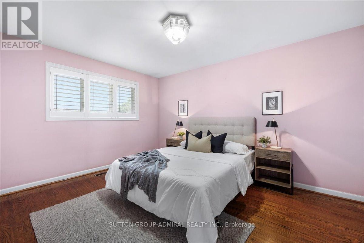












40 MARATHON CRESCENT

,
Toronto (Newtonbrook West),




Ontario
M2R2L7


