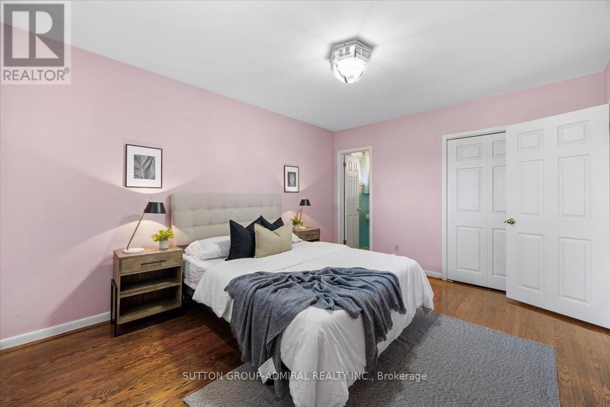 












40 MARATHON CRESCENT

,
Toronto (Newtonbrook West),




Ontario
M2R2L7

