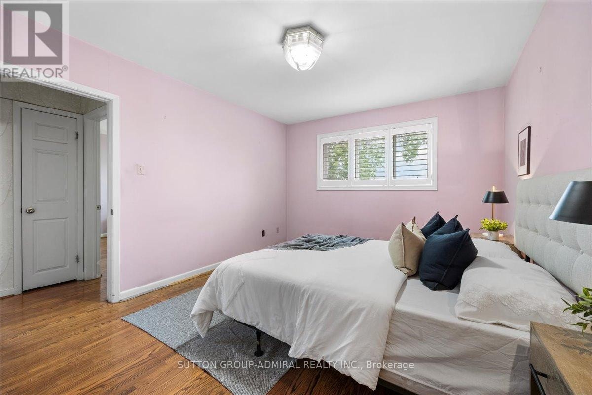 












40 MARATHON CRESCENT

,
Toronto (Newtonbrook West),




Ontario
M2R2L7

