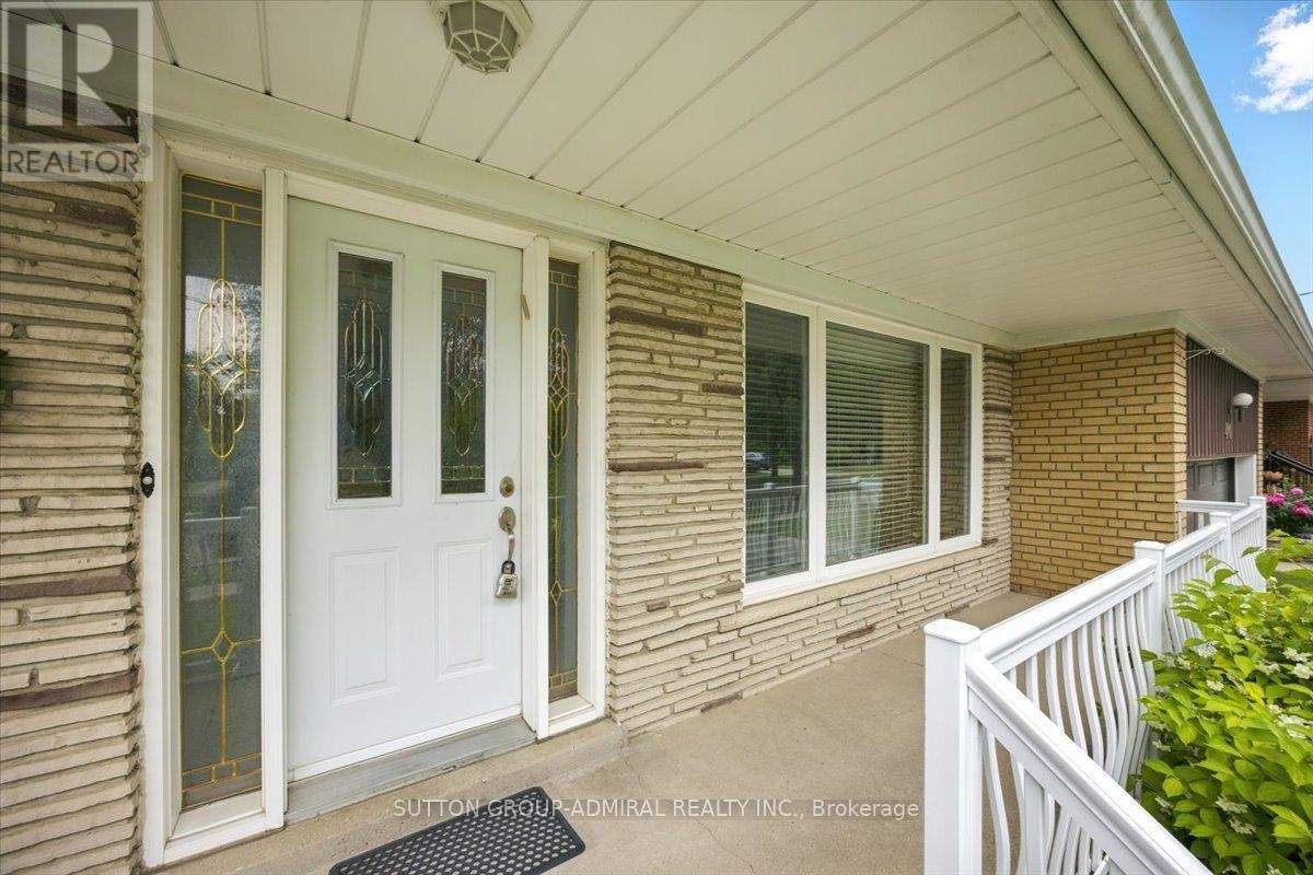 












40 MARATHON CRESCENT

,
Toronto (Newtonbrook West),




Ontario
M2R2L7

