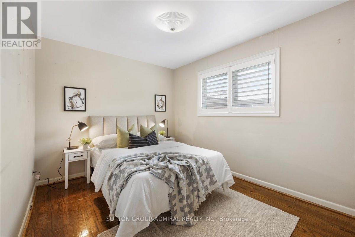 












40 MARATHON CRESCENT

,
Toronto (Newtonbrook West),




Ontario
M2R2L7


