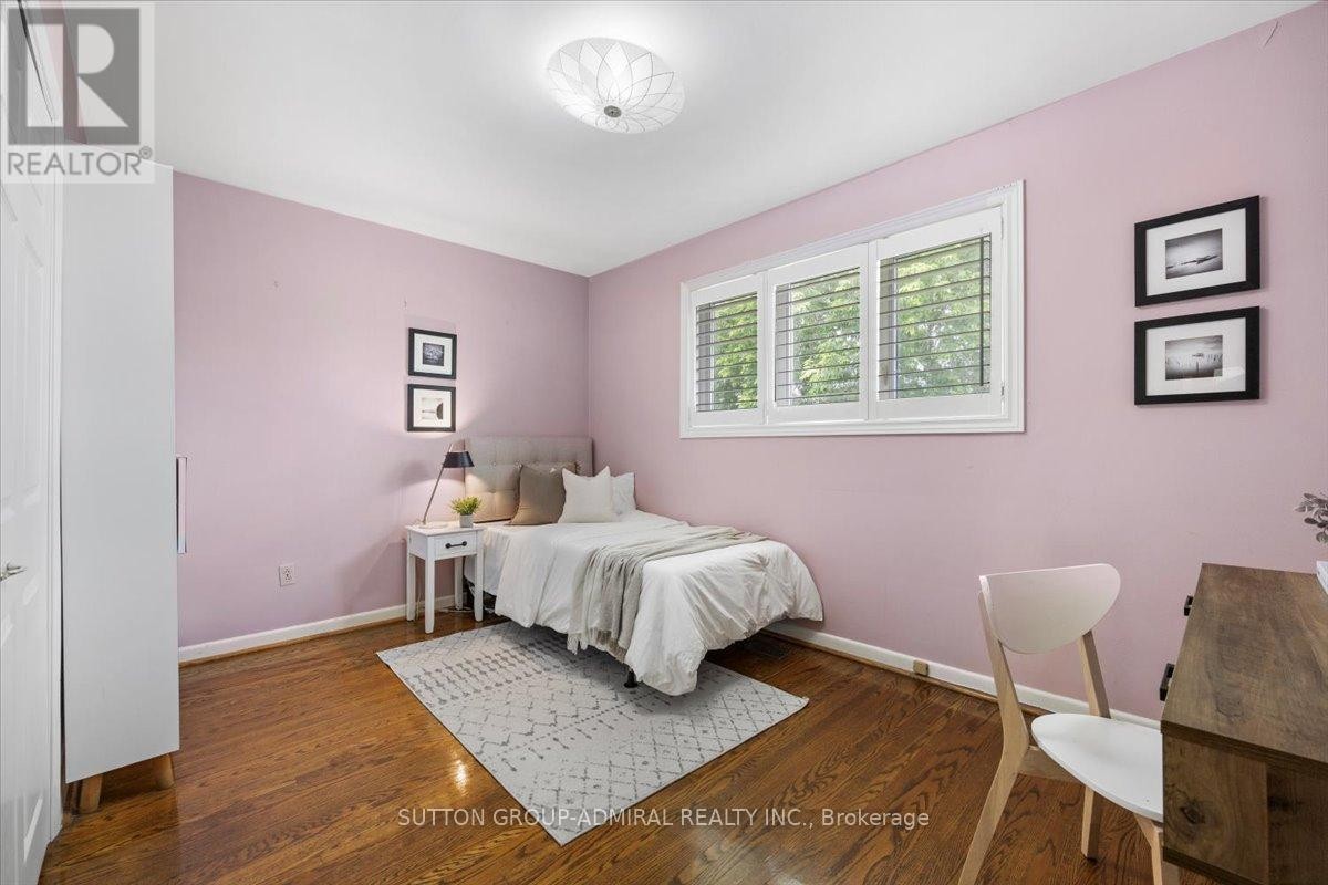 












40 MARATHON CRESCENT

,
Toronto (Newtonbrook West),




Ontario
M2R2L7

