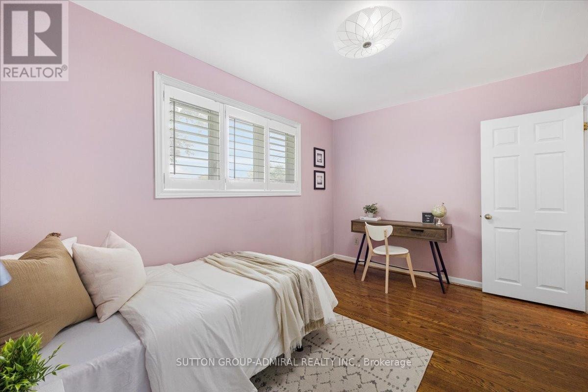 












40 MARATHON CRESCENT

,
Toronto (Newtonbrook West),




Ontario
M2R2L7

