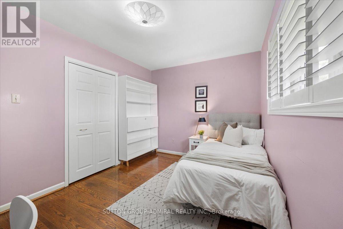 












40 MARATHON CRESCENT

,
Toronto (Newtonbrook West),




Ontario
M2R2L7

