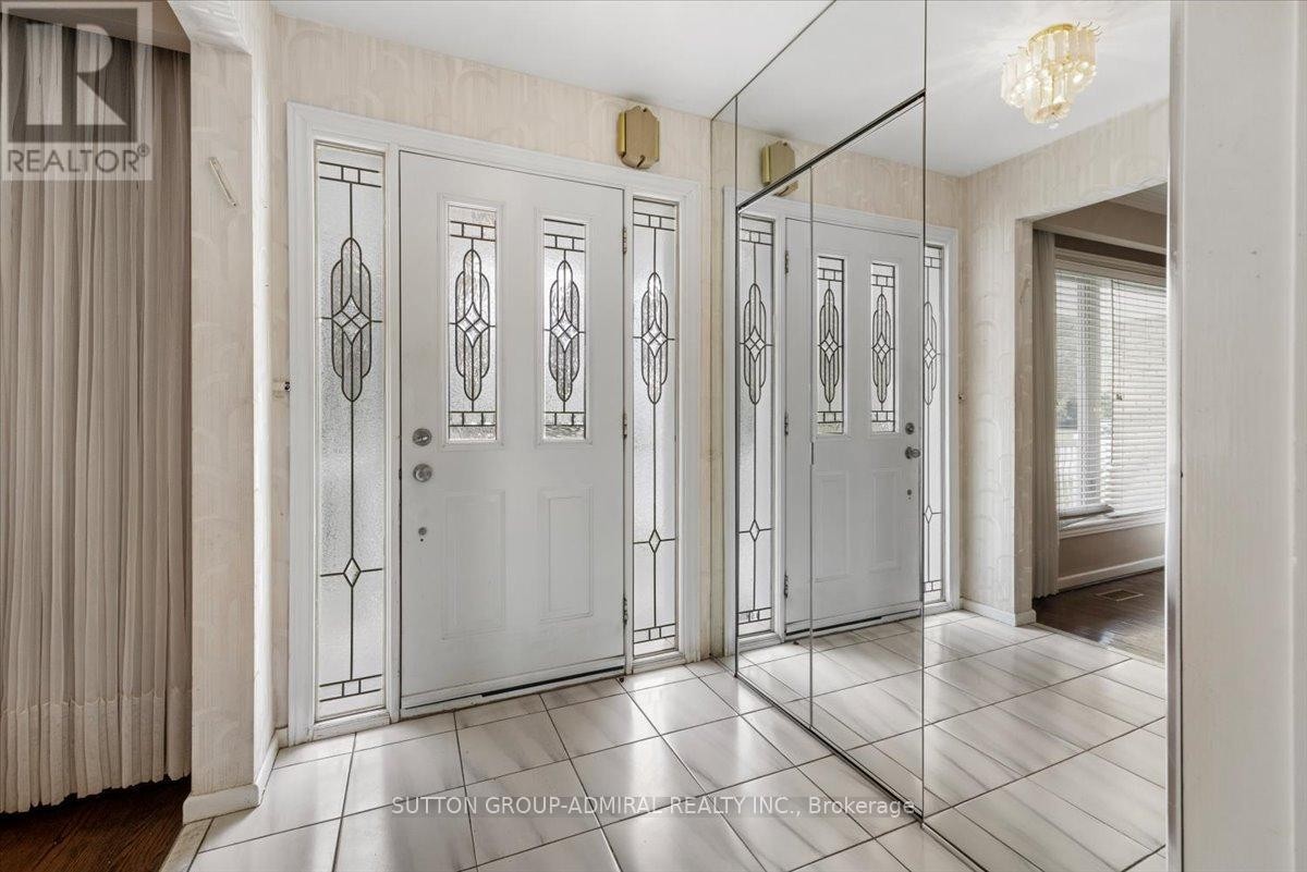 












40 MARATHON CRESCENT

,
Toronto (Newtonbrook West),




Ontario
M2R2L7

