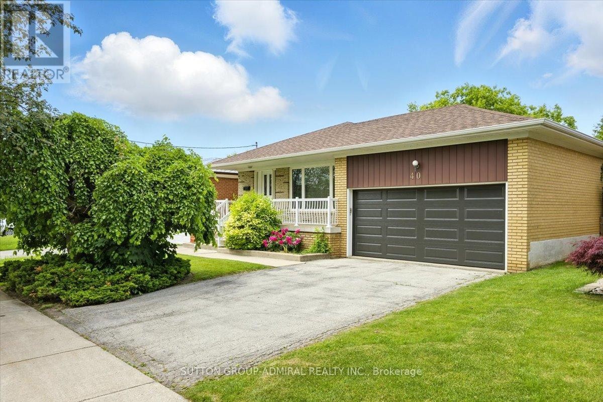 












40 MARATHON CRESCENT

,
Toronto (Newtonbrook West),




Ontario
M2R2L7

