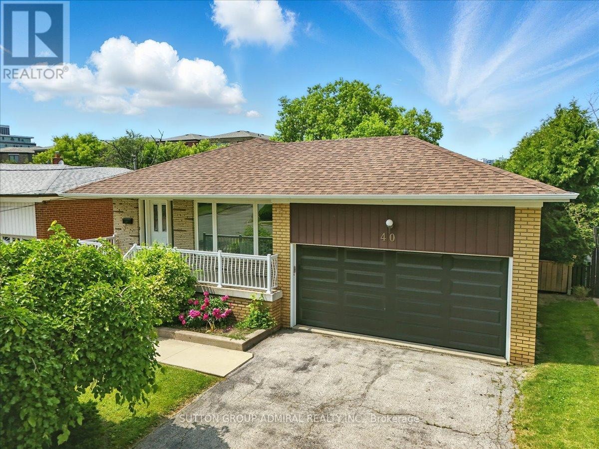 












40 MARATHON CRESCENT

,
Toronto (Newtonbrook West),




Ontario
M2R2L7

