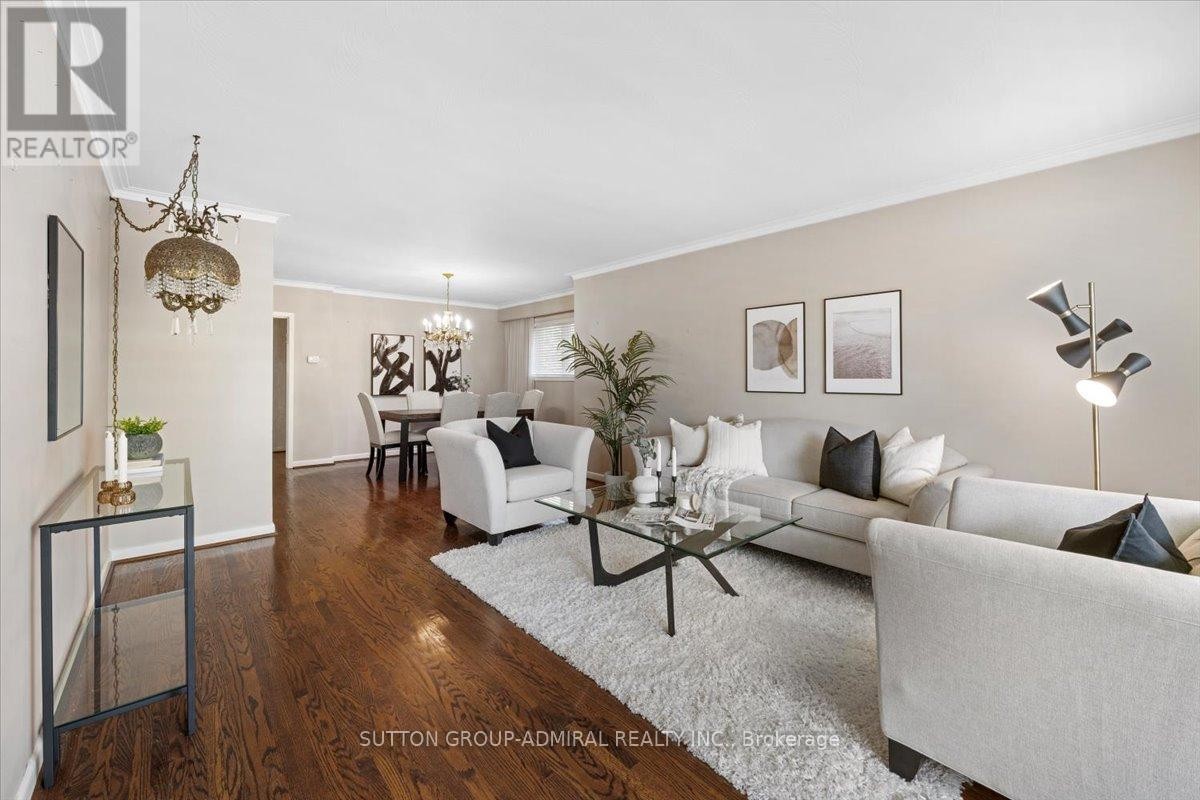 












40 MARATHON CRESCENT

,
Toronto (Newtonbrook West),




Ontario
M2R2L7

