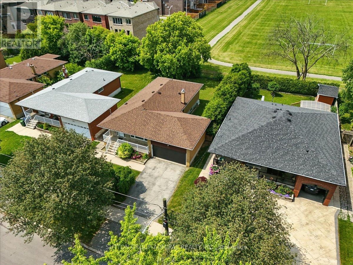 












40 MARATHON CRESCENT

,
Toronto (Newtonbrook West),




Ontario
M2R2L7


