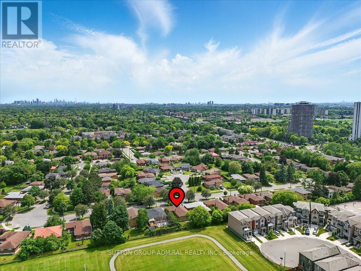 












40 MARATHON CRESCENT

,
Toronto (Newtonbrook West),




Ontario
M2R2L7

