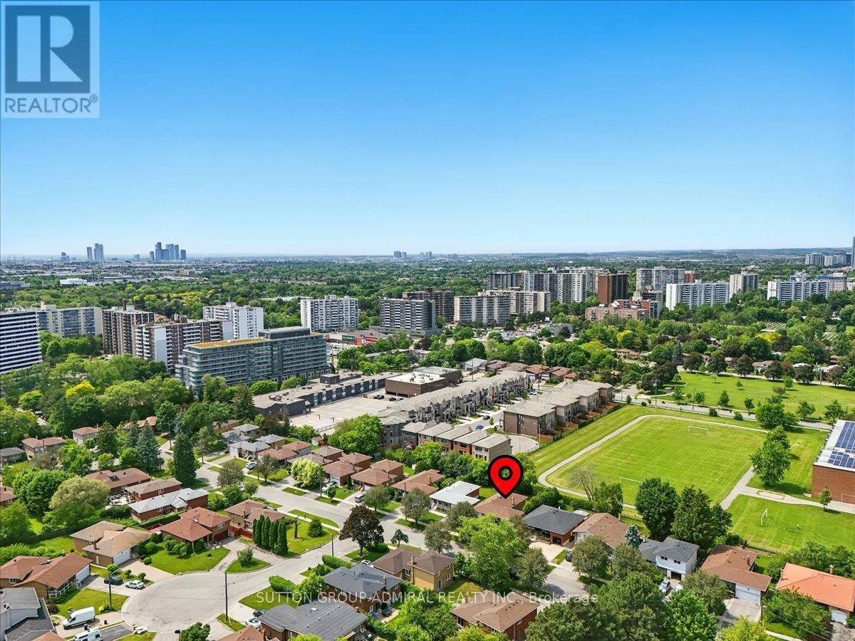 












40 MARATHON CRESCENT

,
Toronto (Newtonbrook West),




Ontario
M2R2L7


