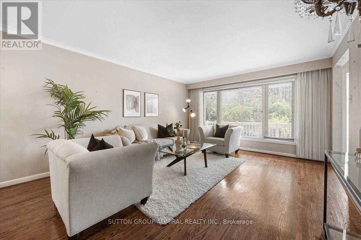 












40 MARATHON CRESCENT

,
Toronto (Newtonbrook West),




Ontario
M2R2L7

