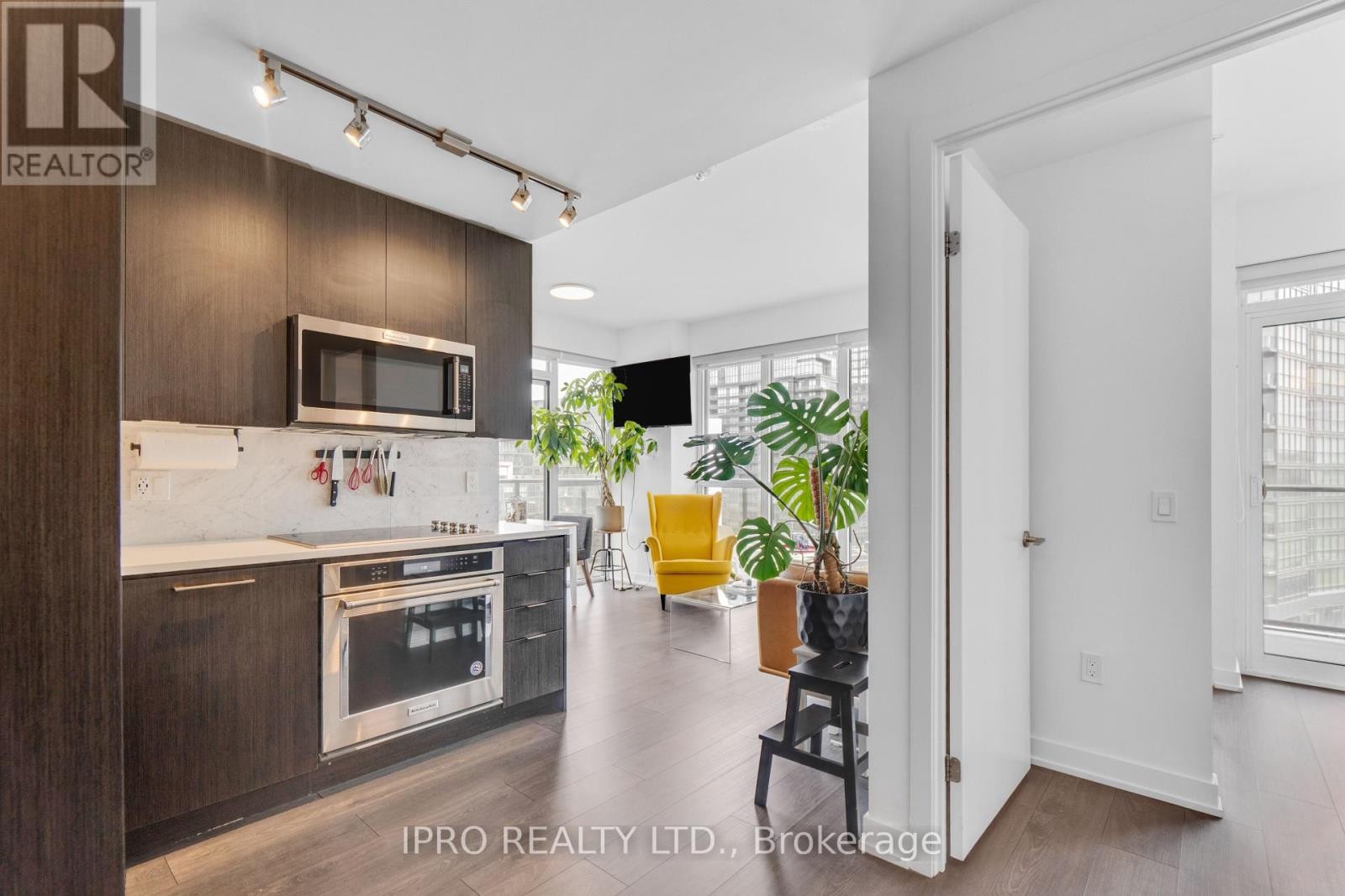 












1206 - 38 IANNUZZI STREET

,
Toronto (Niagara),




Ontario
M5V0S2

