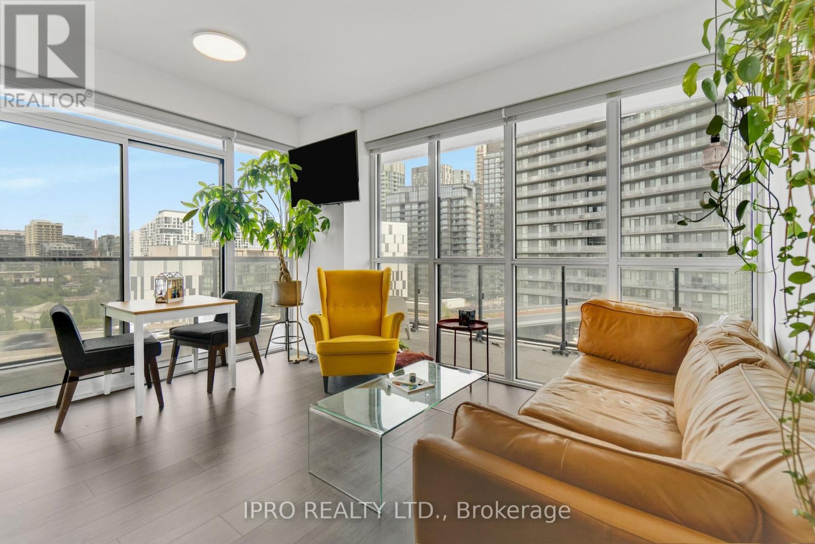 












1206 - 38 IANNUZZI STREET

,
Toronto (Niagara),




Ontario
M5V0S2

