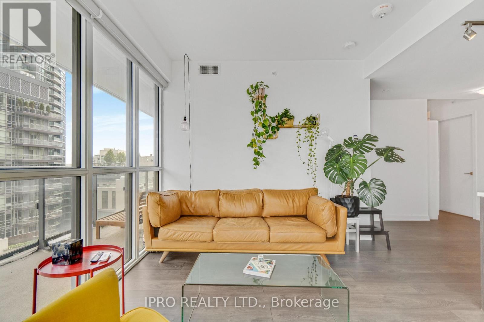 












1206 - 38 IANNUZZI STREET

,
Toronto (Niagara),




Ontario
M5V0S2

