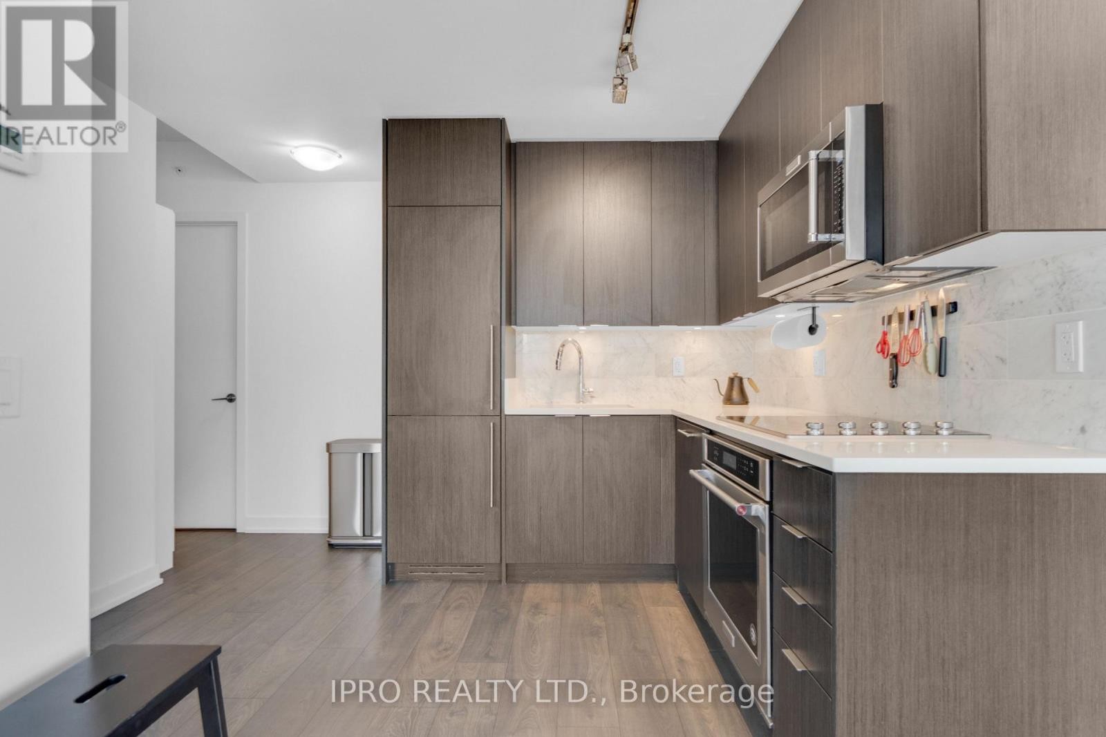 












1206 - 38 IANNUZZI STREET

,
Toronto (Niagara),




Ontario
M5V0S2

