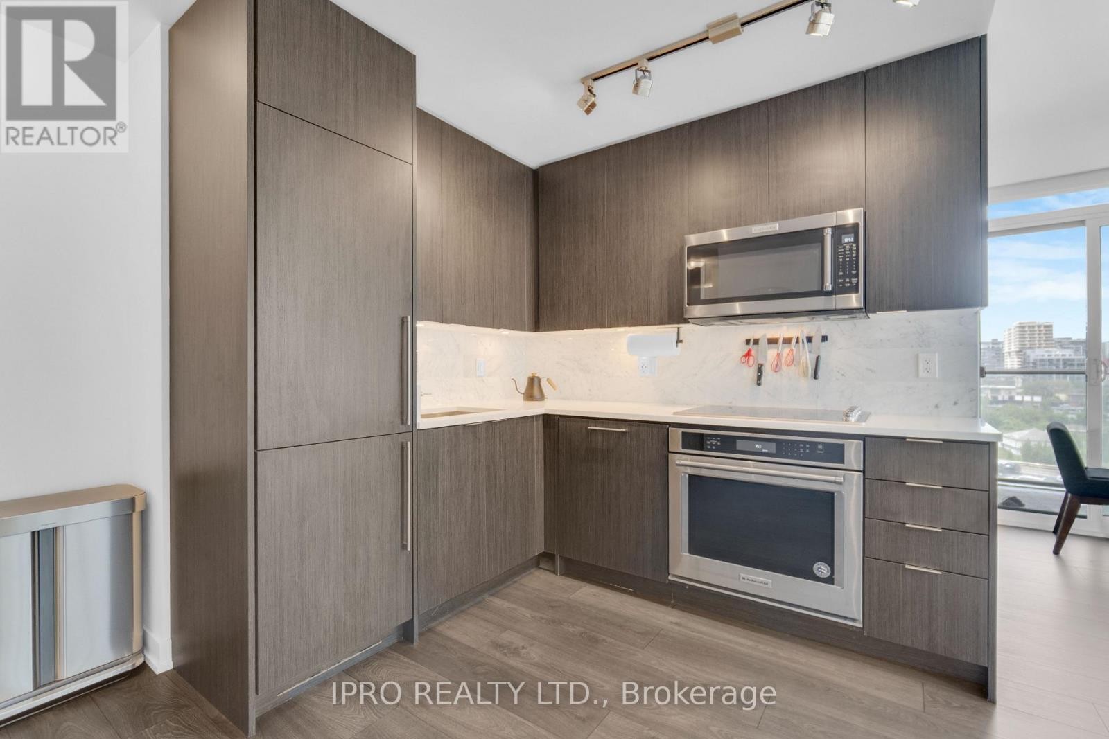 












1206 - 38 IANNUZZI STREET

,
Toronto (Niagara),




Ontario
M5V0S2

