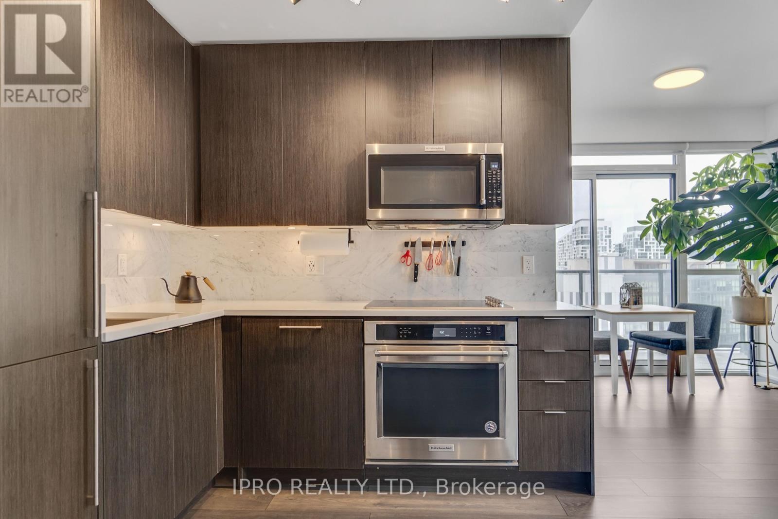 












1206 - 38 IANNUZZI STREET

,
Toronto (Niagara),




Ontario
M5V0S2

