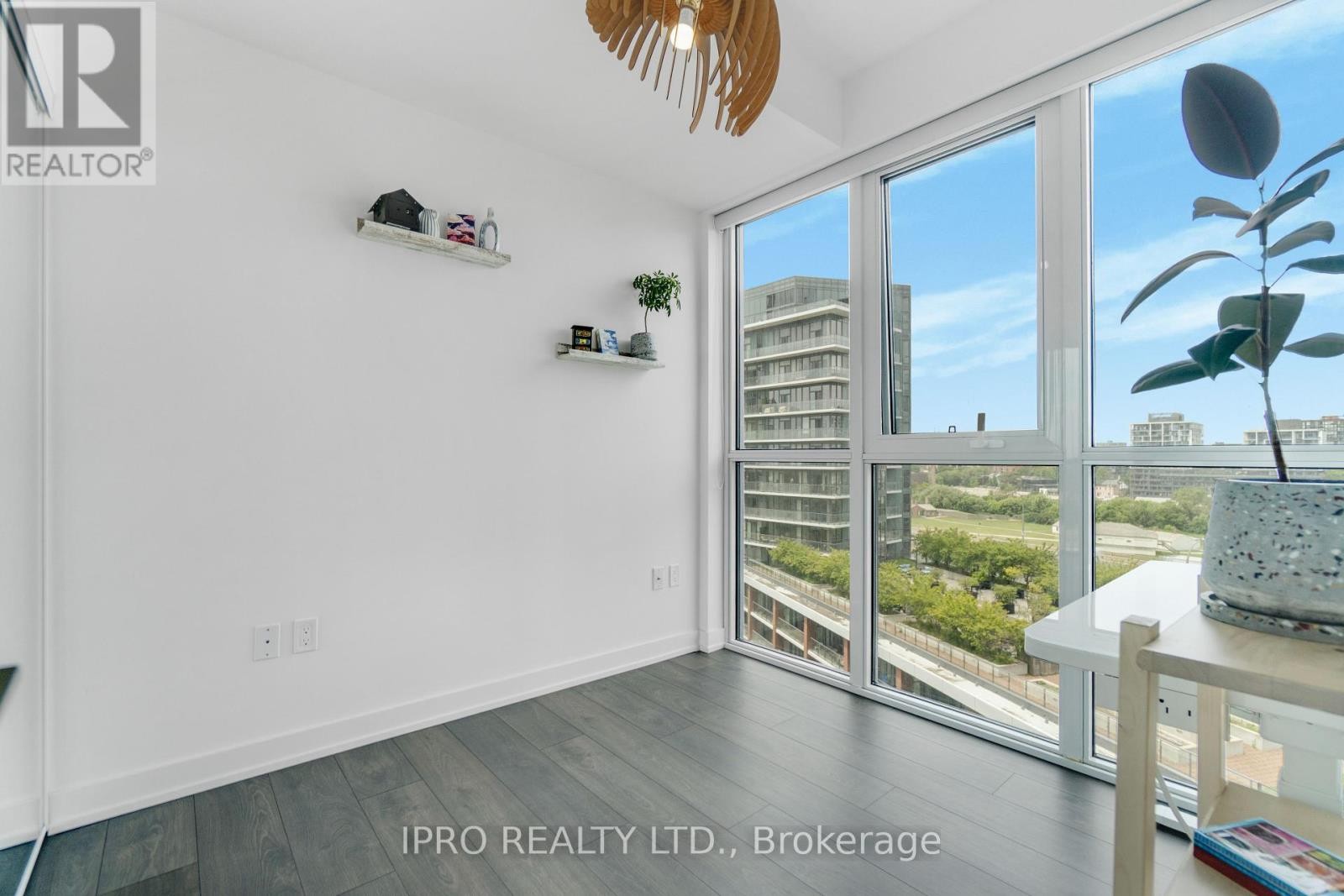 












1206 - 38 IANNUZZI STREET

,
Toronto (Niagara),




Ontario
M5V0S2

