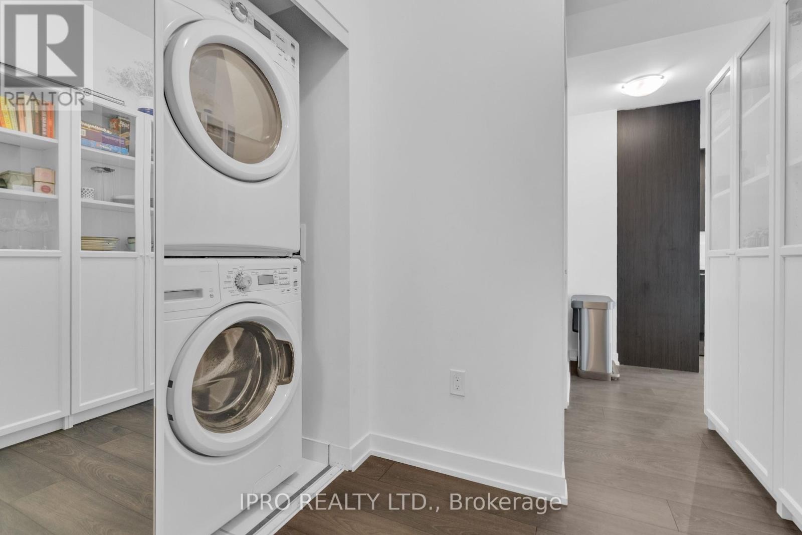 












1206 - 38 IANNUZZI STREET

,
Toronto (Niagara),




Ontario
M5V0S2

