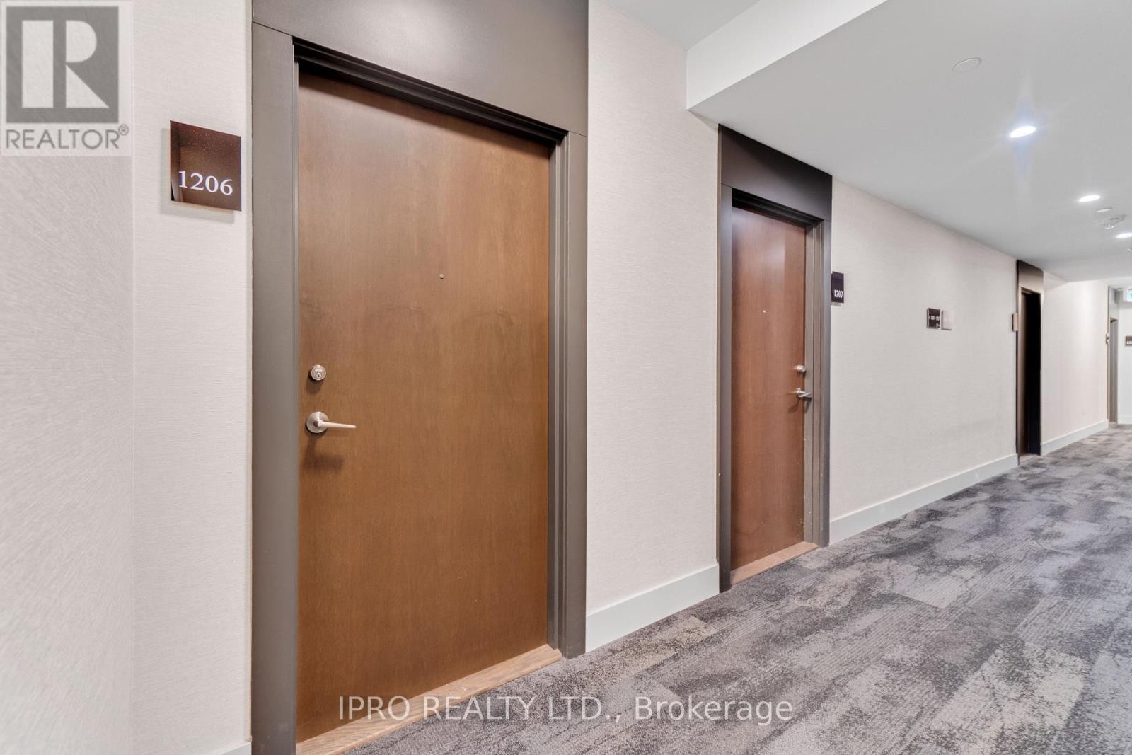 












1206 - 38 IANNUZZI STREET

,
Toronto (Niagara),




Ontario
M5V0S2

