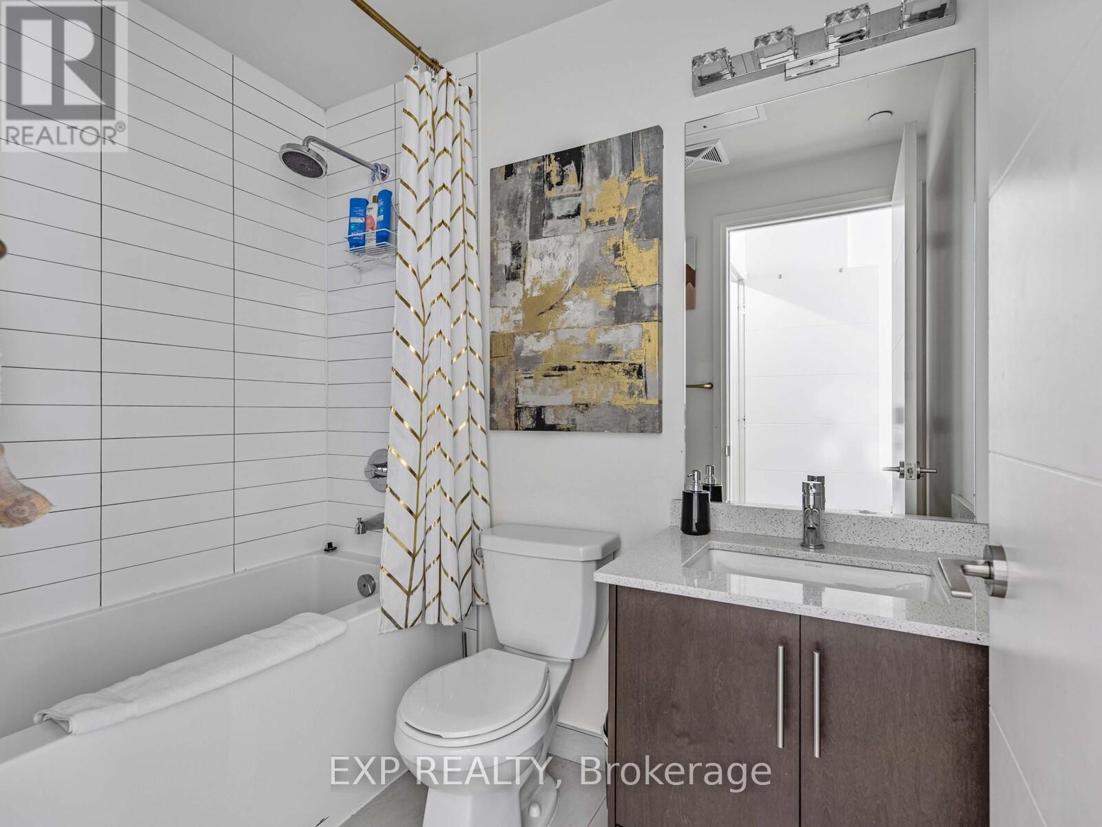 












15 - 460 ADELAIDE STREET E

,
Toronto (Moss Park),




Ontario
M5A1N6

