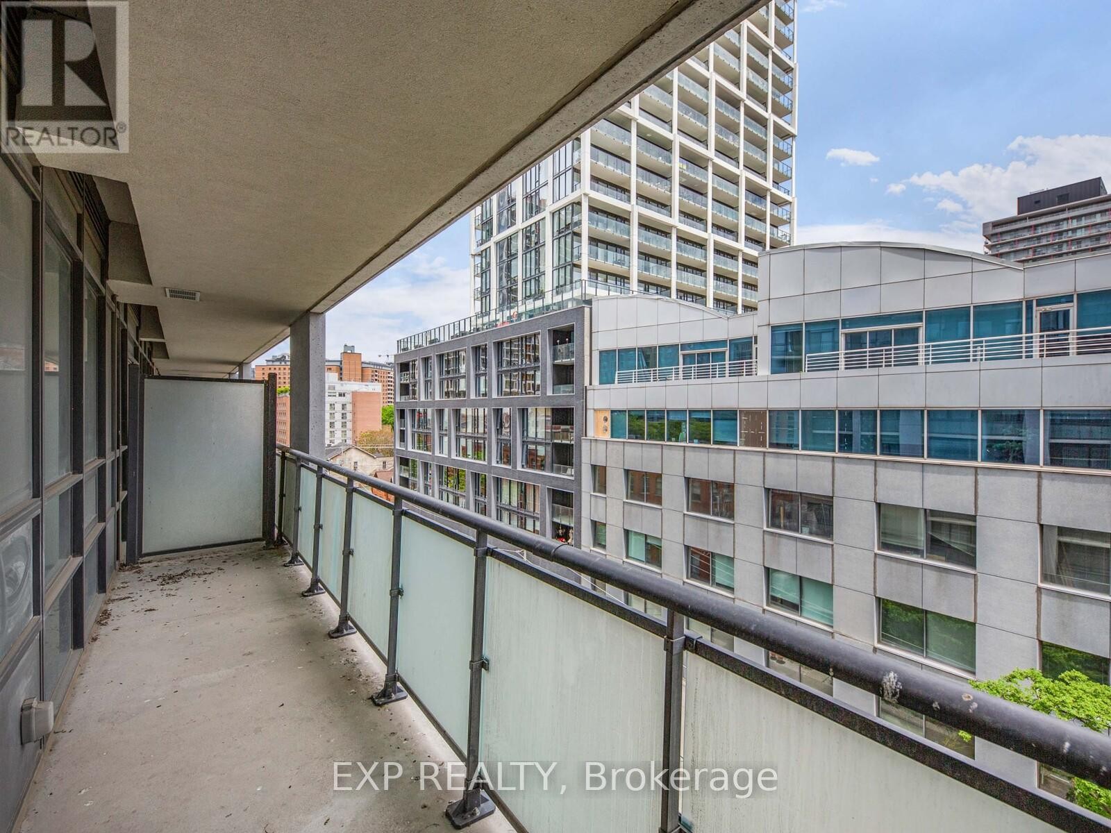 












15 - 460 ADELAIDE STREET E

,
Toronto (Moss Park),




Ontario
M5A1N6

