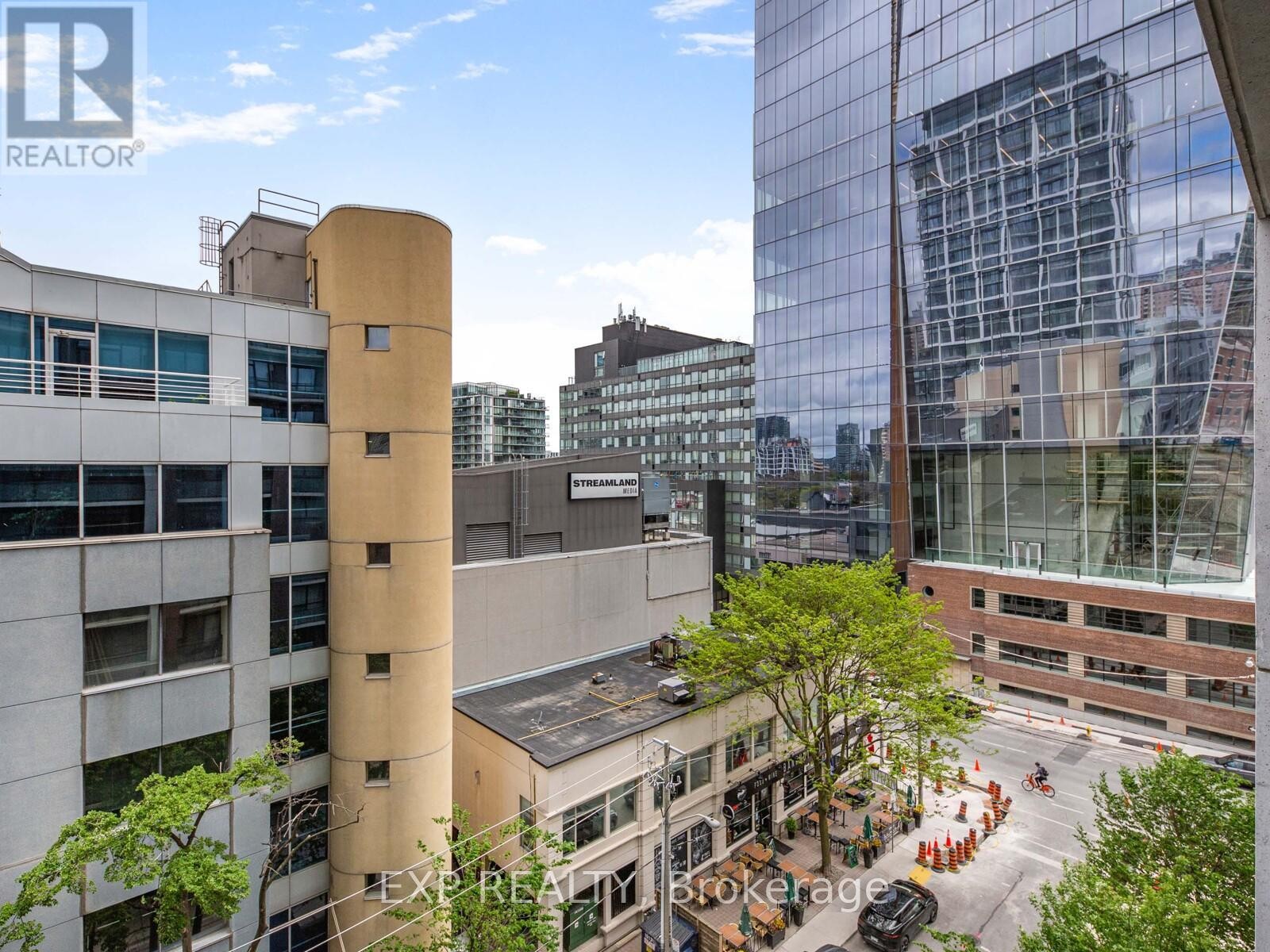 












15 - 460 ADELAIDE STREET E

,
Toronto (Moss Park),




Ontario
M5A1N6

