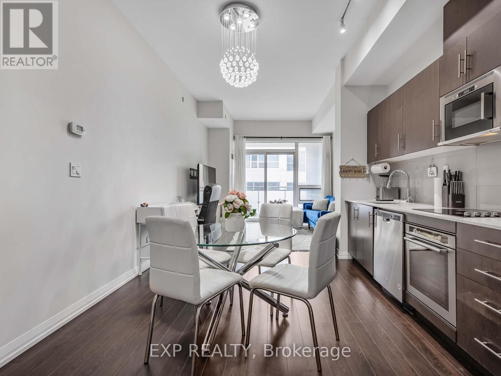 












15 - 460 ADELAIDE STREET E

,
Toronto (Moss Park),




Ontario
M5A1N6


