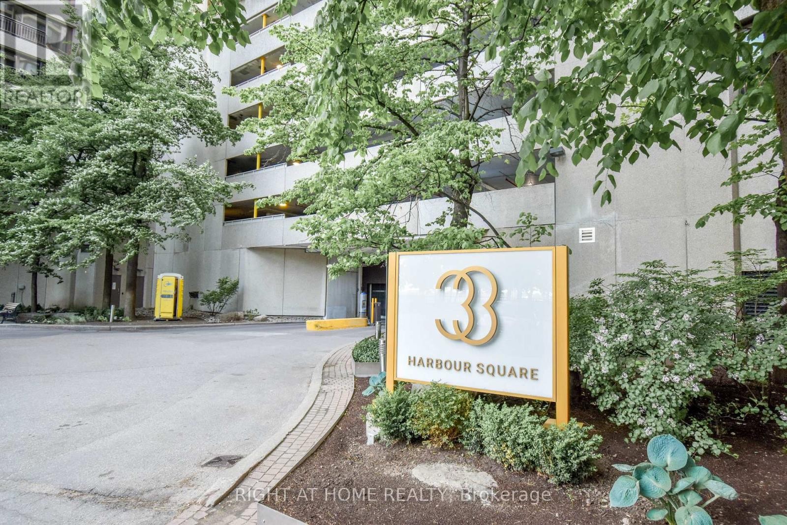 












1027 - 33 HARBOUR SQUARE

,
Toronto (Waterfront Communities),




Ontario
M5J2G2

