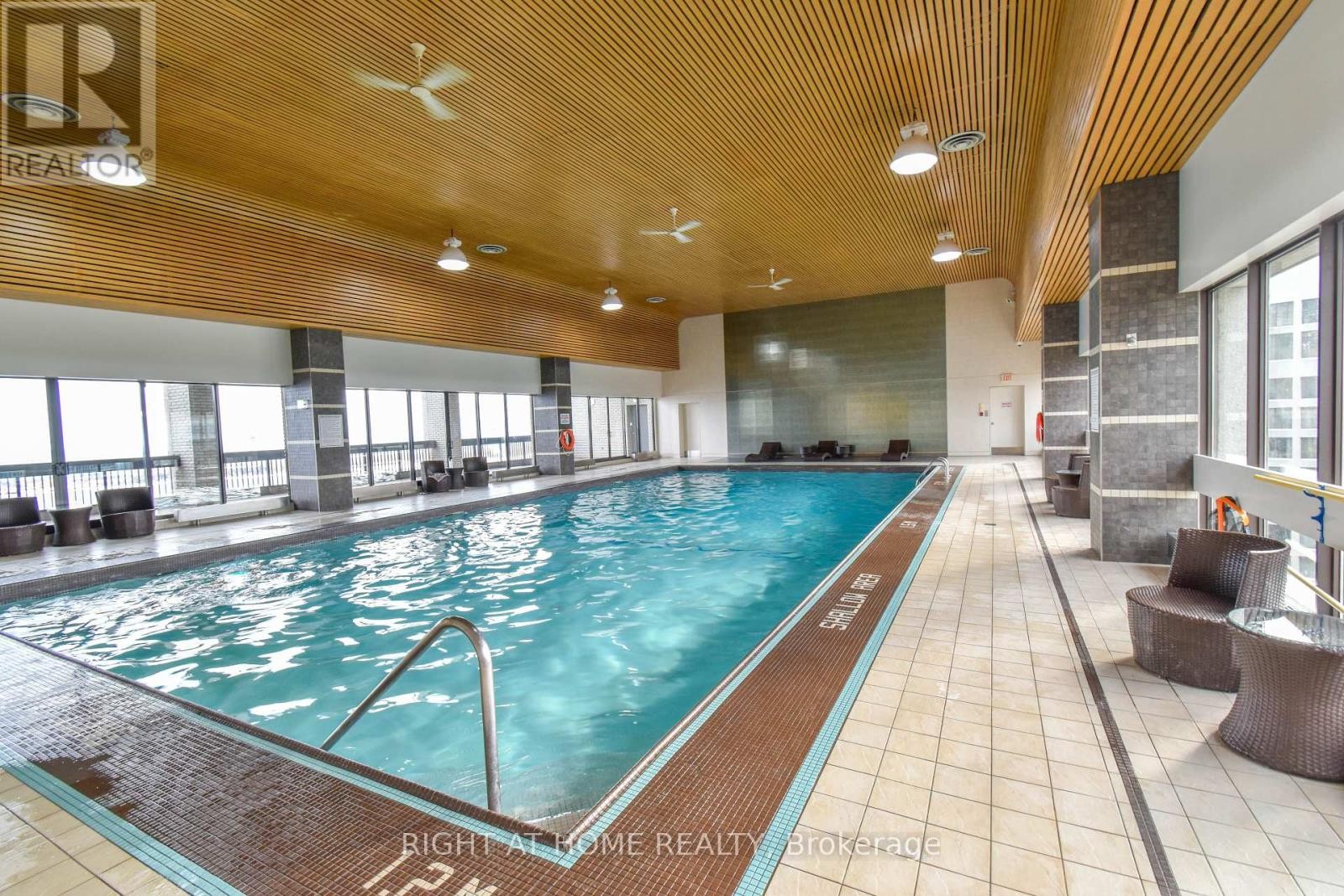 












1027 - 33 HARBOUR SQUARE

,
Toronto (Waterfront Communities),




Ontario
M5J2G2

