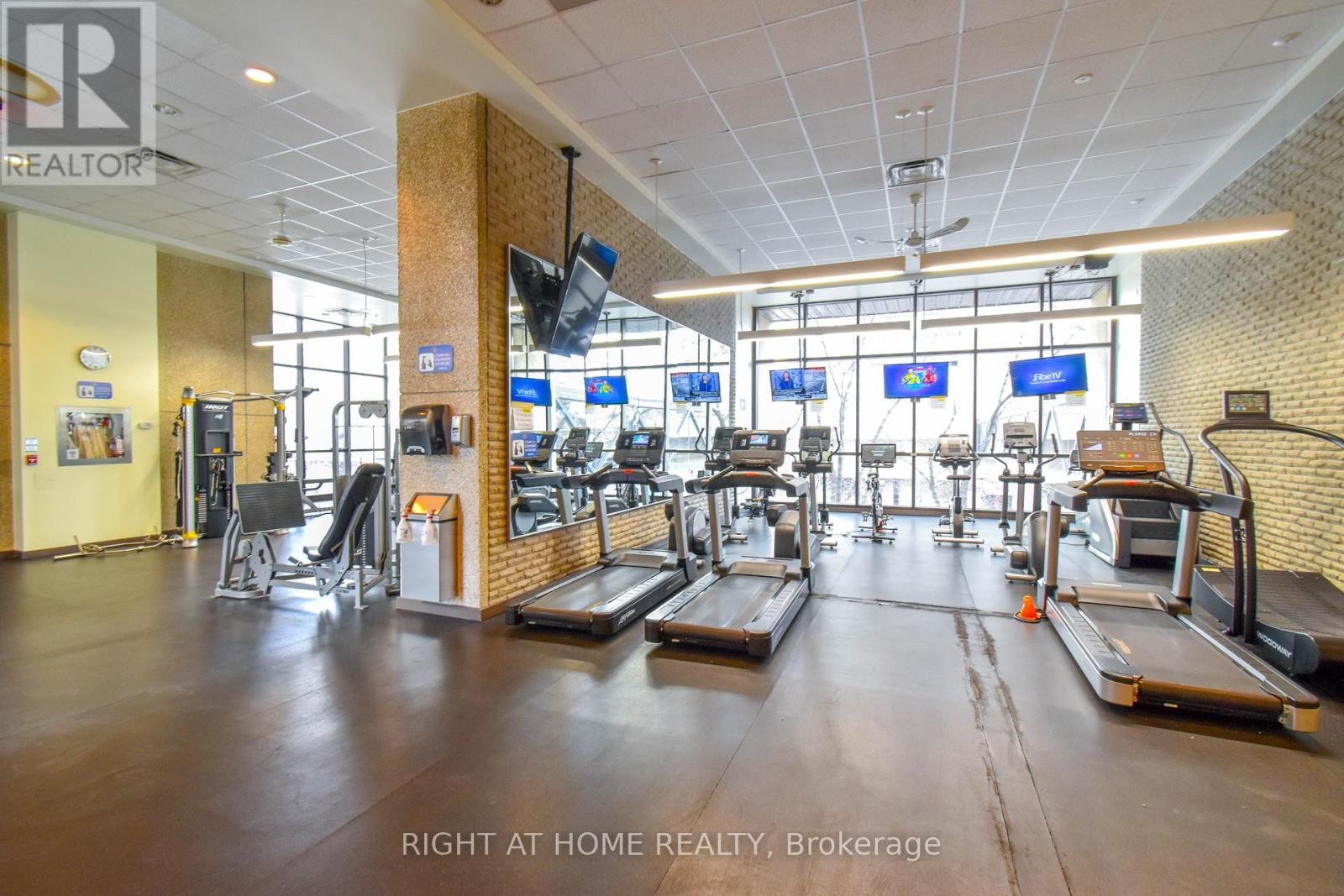 












1027 - 33 HARBOUR SQUARE

,
Toronto (Waterfront Communities),




Ontario
M5J2G2

