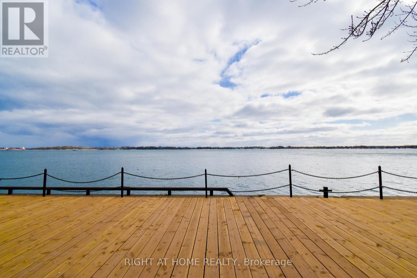 












1027 - 33 HARBOUR SQUARE

,
Toronto (Waterfront Communities),




Ontario
M5J2G2

