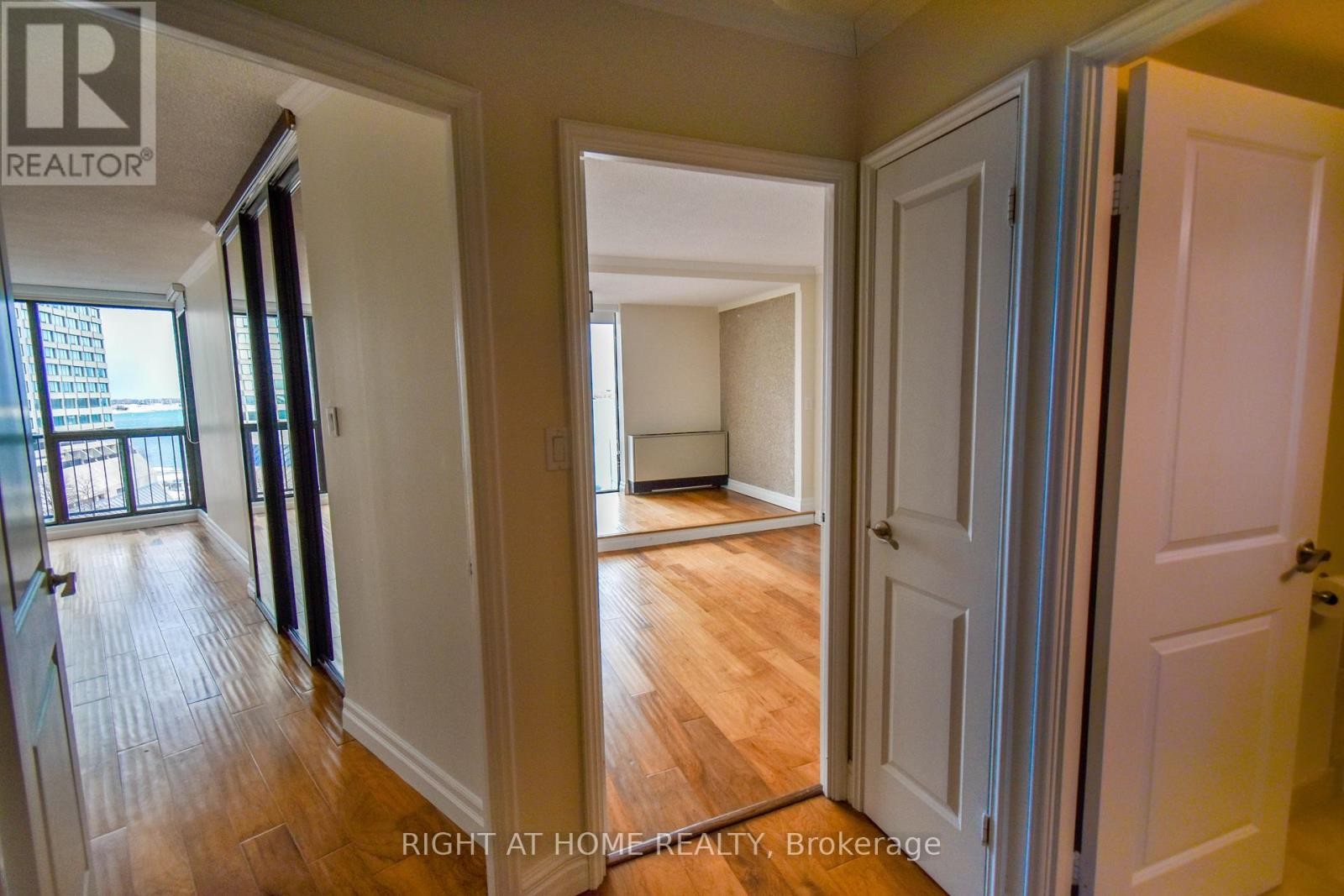 












1027 - 33 HARBOUR SQUARE

,
Toronto (Waterfront Communities),




Ontario
M5J2G2

