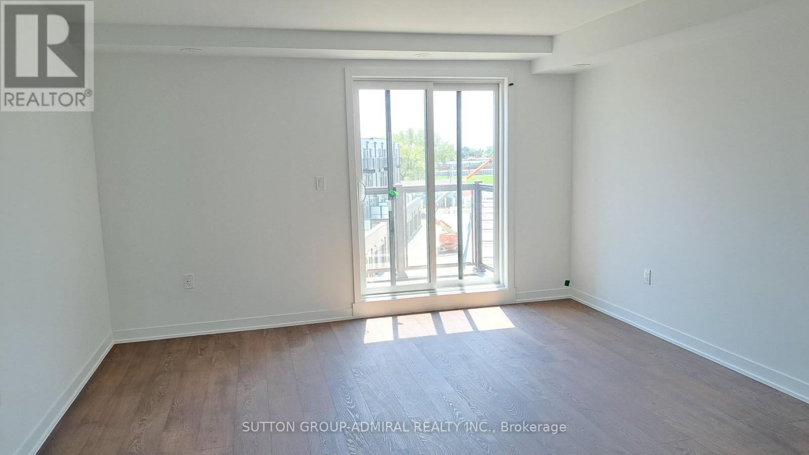 












113 GREEN GARDENS BOULEVARD

,
Toronto (Englemount-Lawrence),




Ontario
M6A0E2


