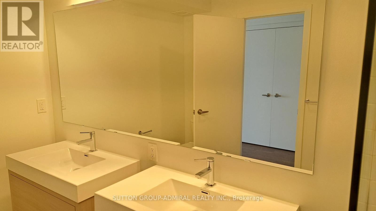 












113 GREEN GARDENS BOULEVARD

,
Toronto (Englemount-Lawrence),




Ontario
M6A0E2

