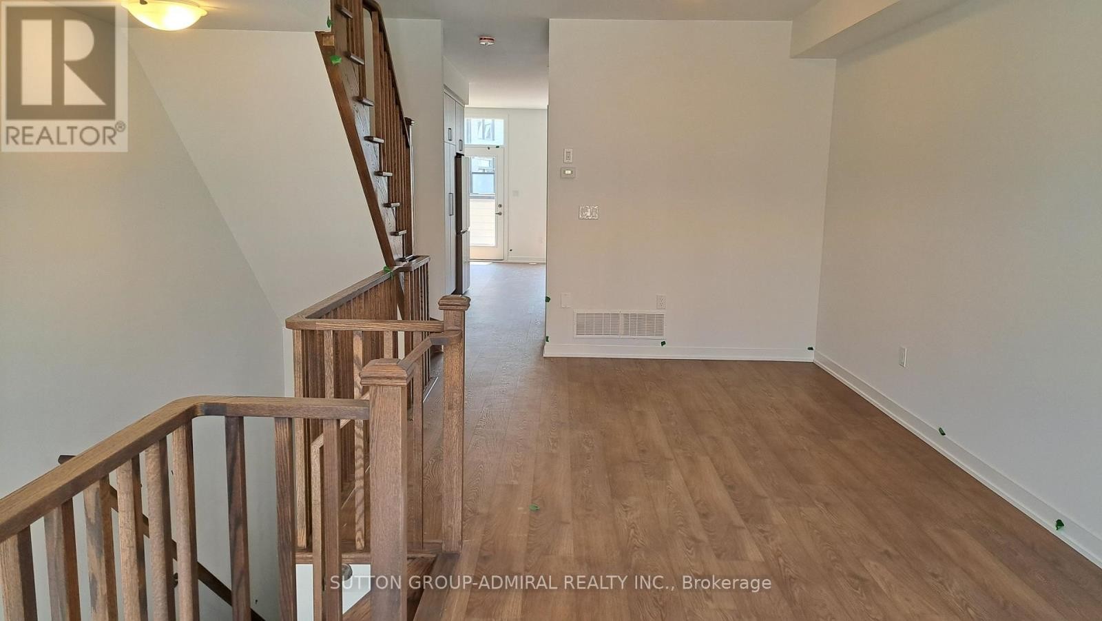 












113 GREEN GARDENS BOULEVARD

,
Toronto (Englemount-Lawrence),




Ontario
M6A0E2


