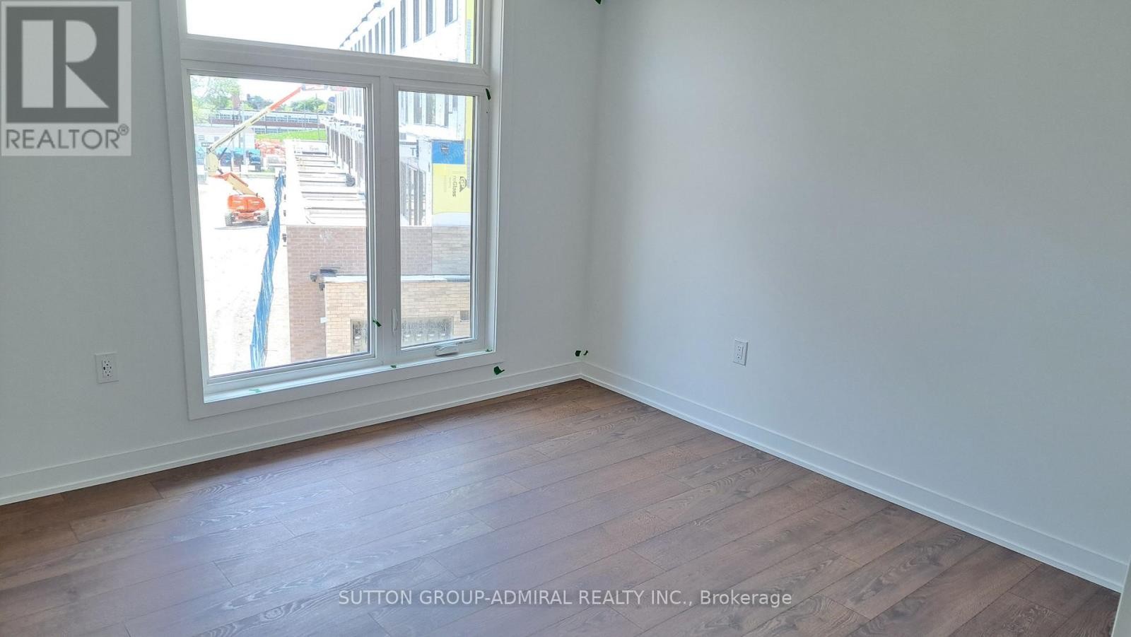 












113 GREEN GARDENS BOULEVARD

,
Toronto (Englemount-Lawrence),




Ontario
M6A0E2

