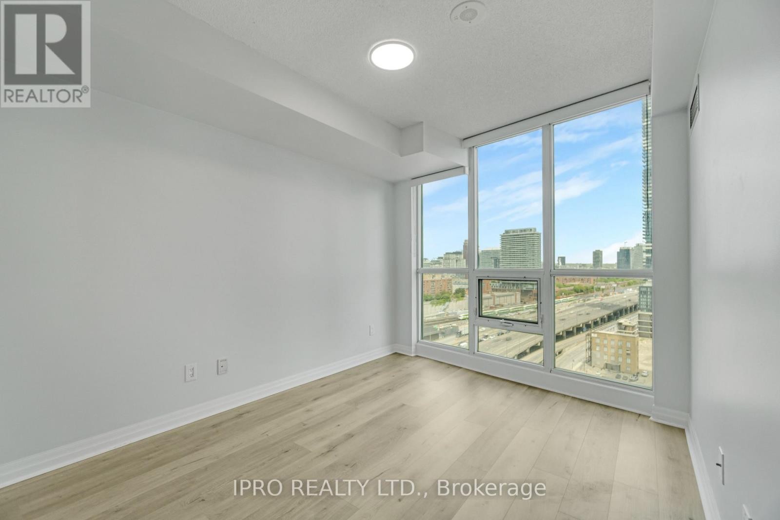 












2007 - 16 YONGE STREET

,
Toronto (Waterfront Communities),




Ontario
M5E2A1

