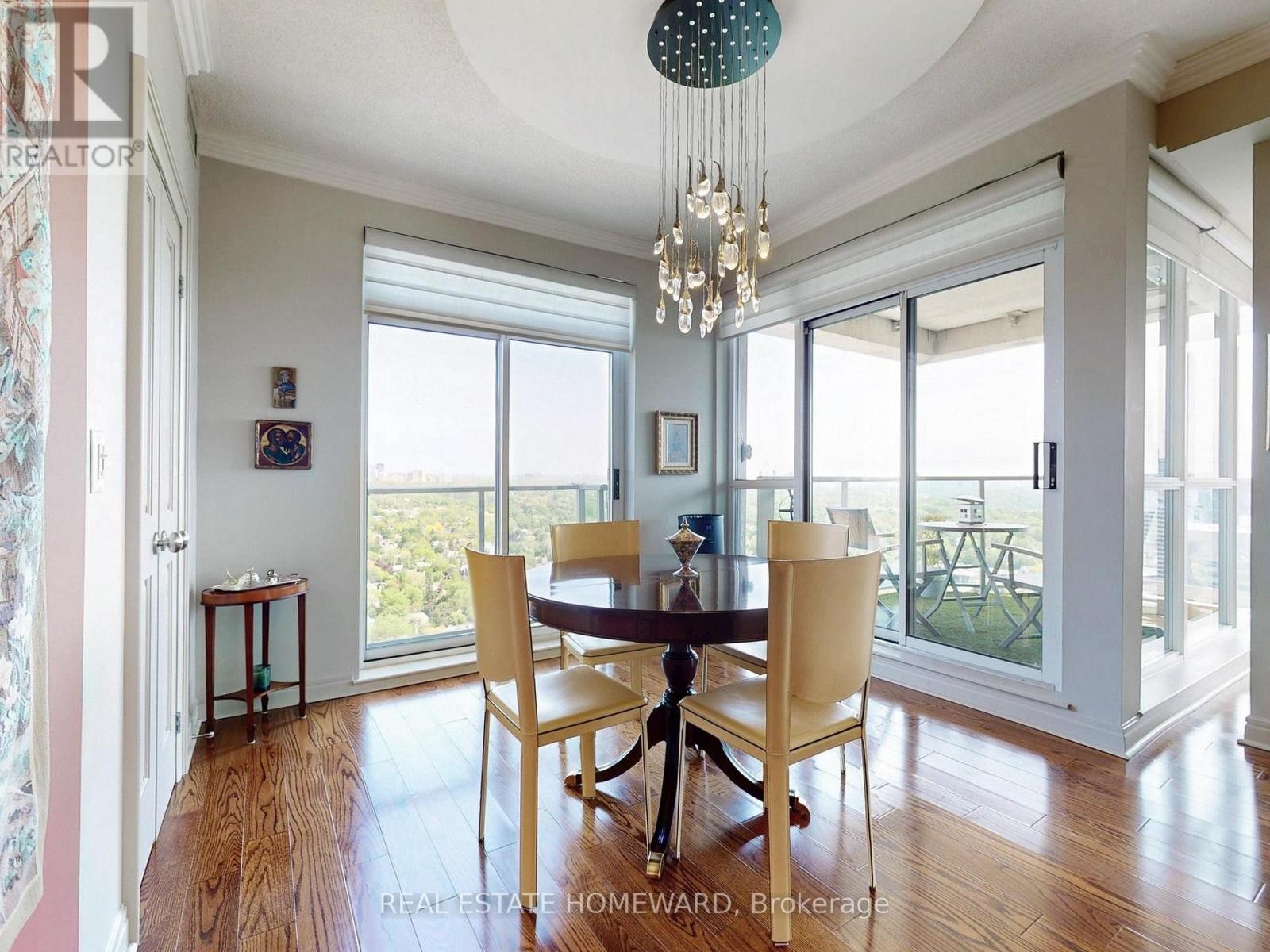 












PH3703 - 8 PARK ROAD

,
Toronto (Rosedale-Moore Park),




Ontario
M4W3S5

