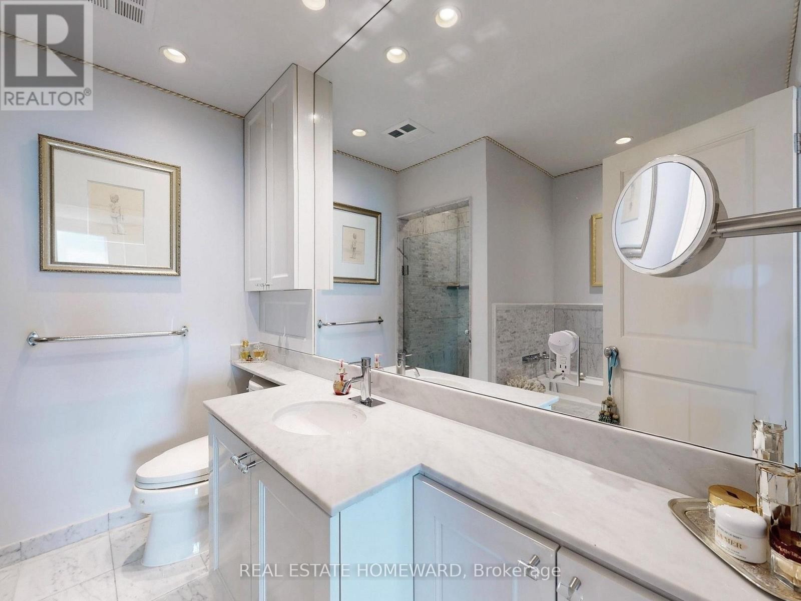 












PH3703 - 8 PARK ROAD

,
Toronto (Rosedale-Moore Park),




Ontario
M4W3S5

