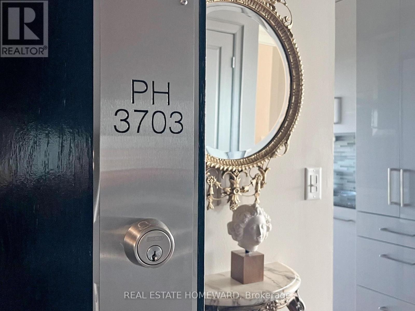 












PH3703 - 8 PARK ROAD

,
Toronto (Rosedale-Moore Park),




Ontario
M4W3S5

