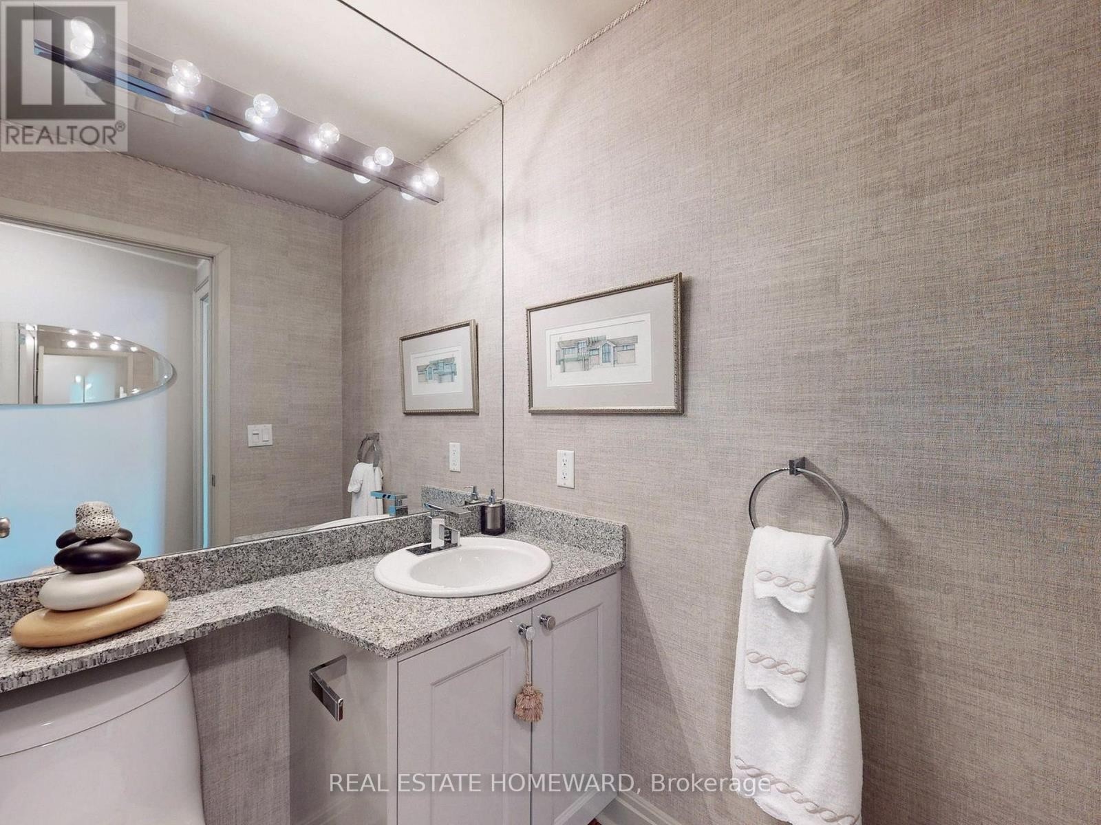 












PH3703 - 8 PARK ROAD

,
Toronto (Rosedale-Moore Park),




Ontario
M4W3S5

