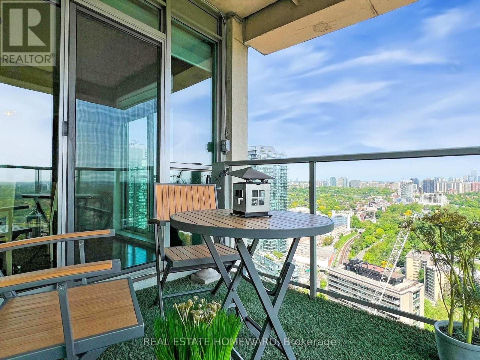 












PH3703 - 8 PARK ROAD

,
Toronto (Rosedale-Moore Park),




Ontario
M4W3S5

