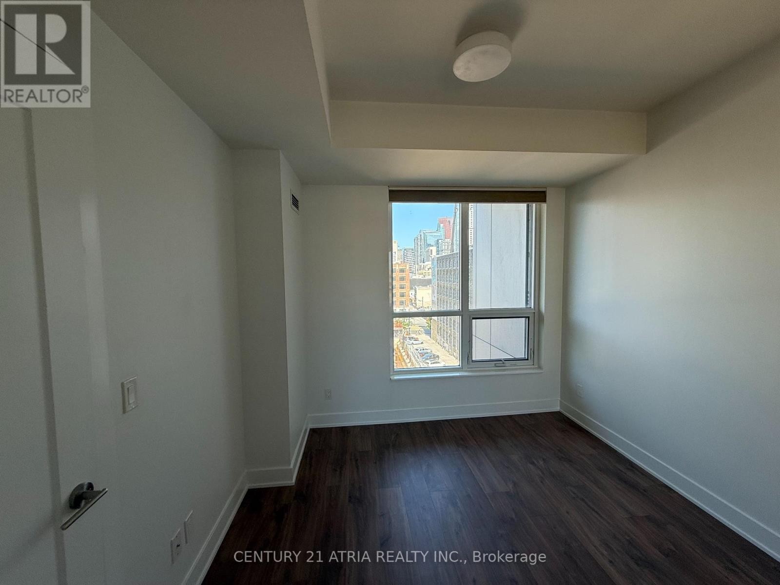 












617 - 38 CAMERON STREET

,
Toronto (Kensington-Chinatown),




Ontario
M5T0C3

