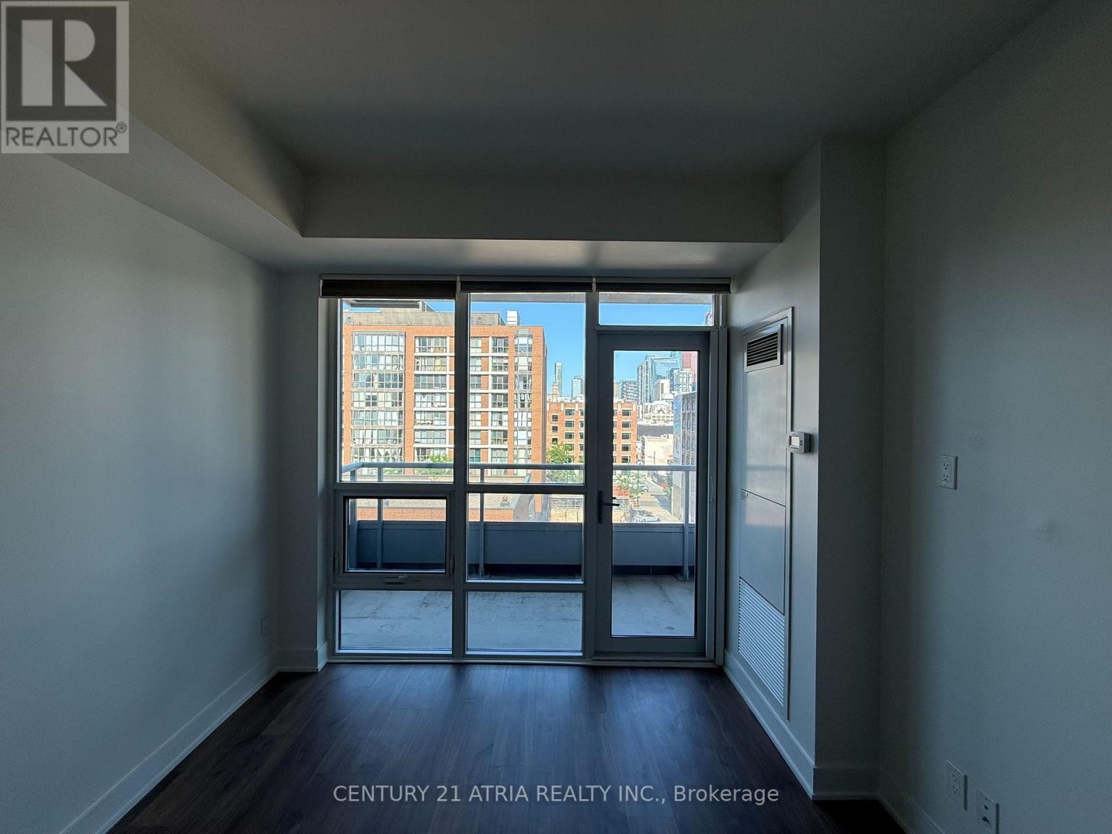 












617 - 38 CAMERON STREET

,
Toronto (Kensington-Chinatown),




Ontario
M5T0C3

