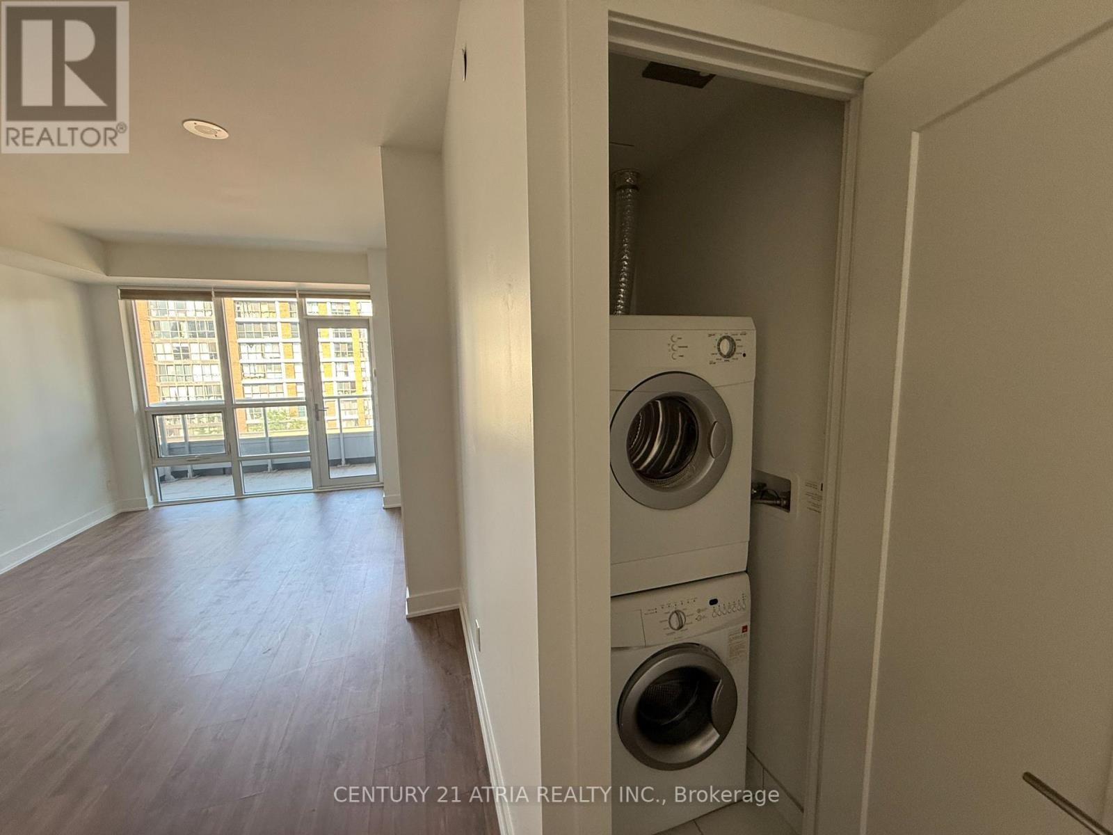 












617 - 38 CAMERON STREET

,
Toronto (Kensington-Chinatown),




Ontario
M5T0C3

