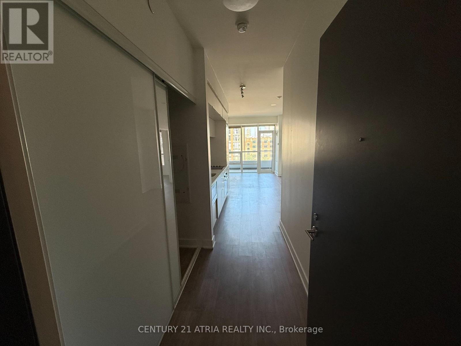 












617 - 38 CAMERON STREET

,
Toronto (Kensington-Chinatown),




Ontario
M5T0C3

